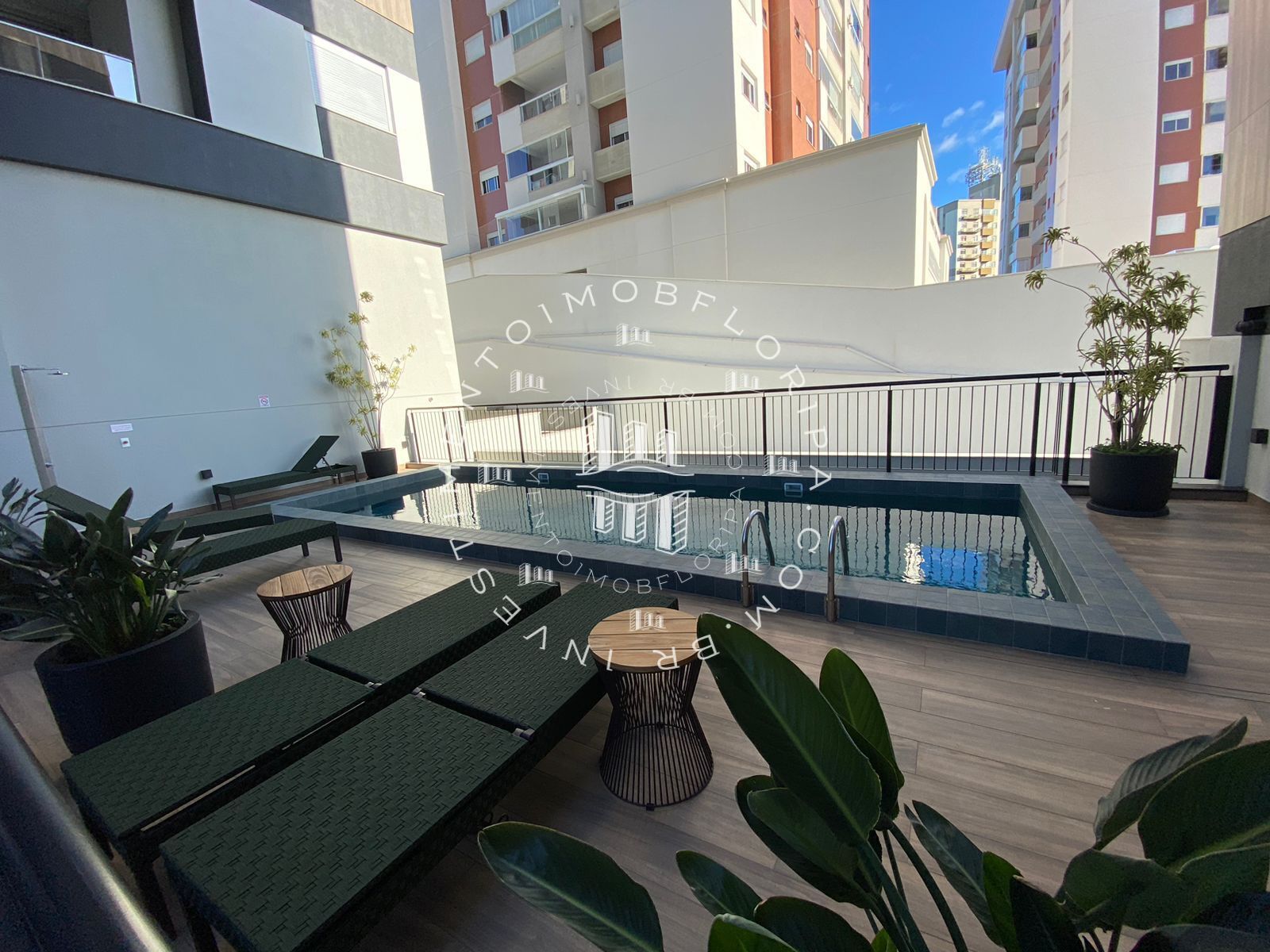 Apartamento à venda com 3 quartos, 132m² - Foto 1