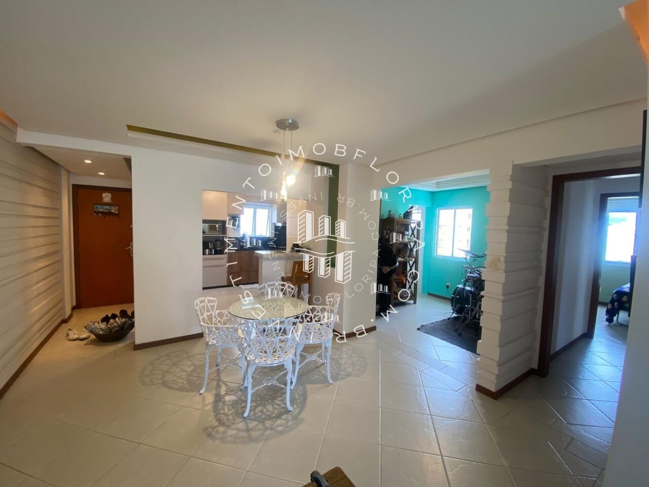 Apartamento à venda com 3 quartos, 111m² - Foto 2