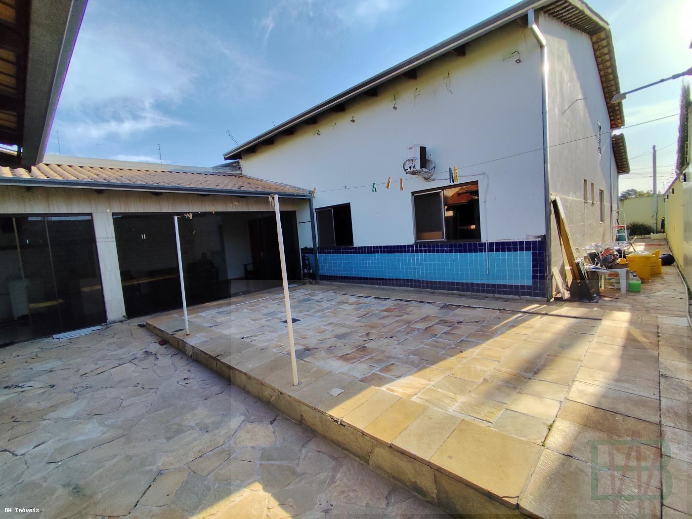 Casa à venda com 3 quartos, 360m² - Foto 35