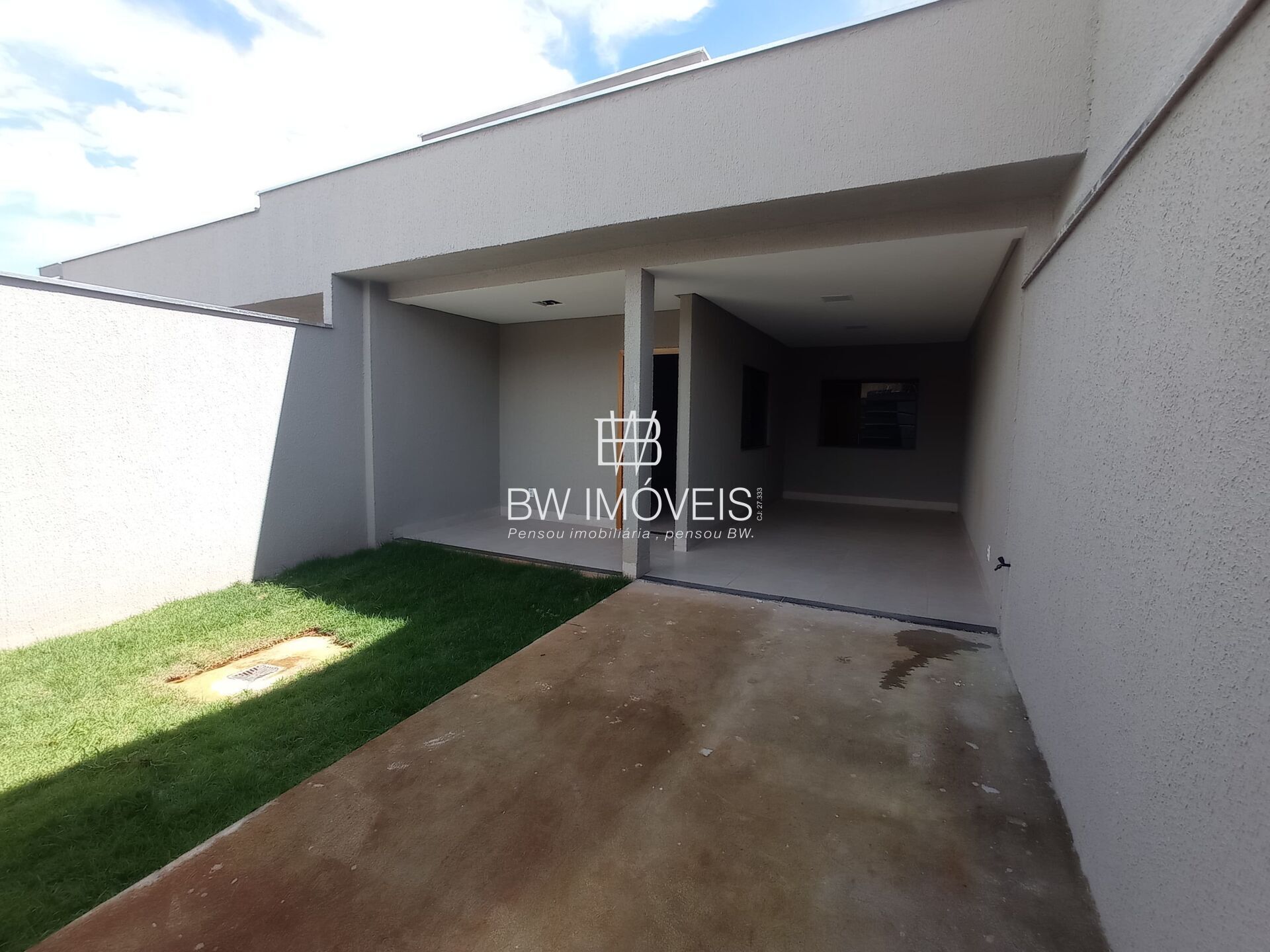 Casa à venda com 3 quartos, 110m² - Foto 1