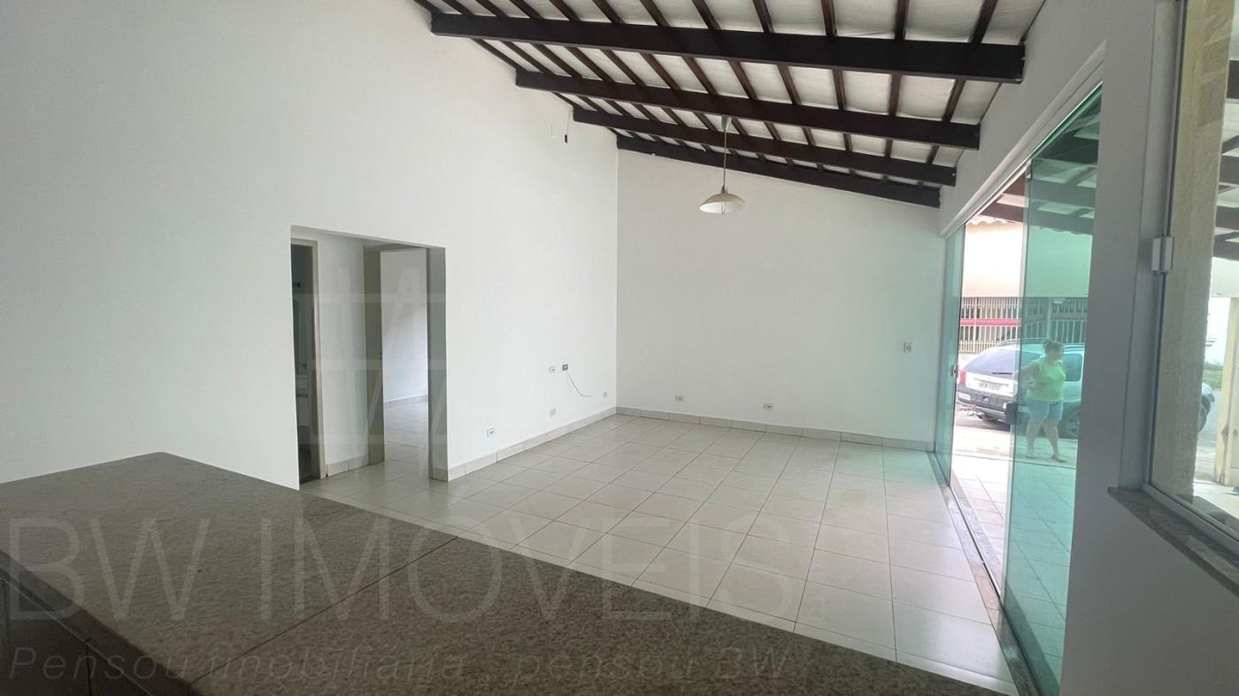 Casa à venda com 2 quartos, 180m² - Foto 1