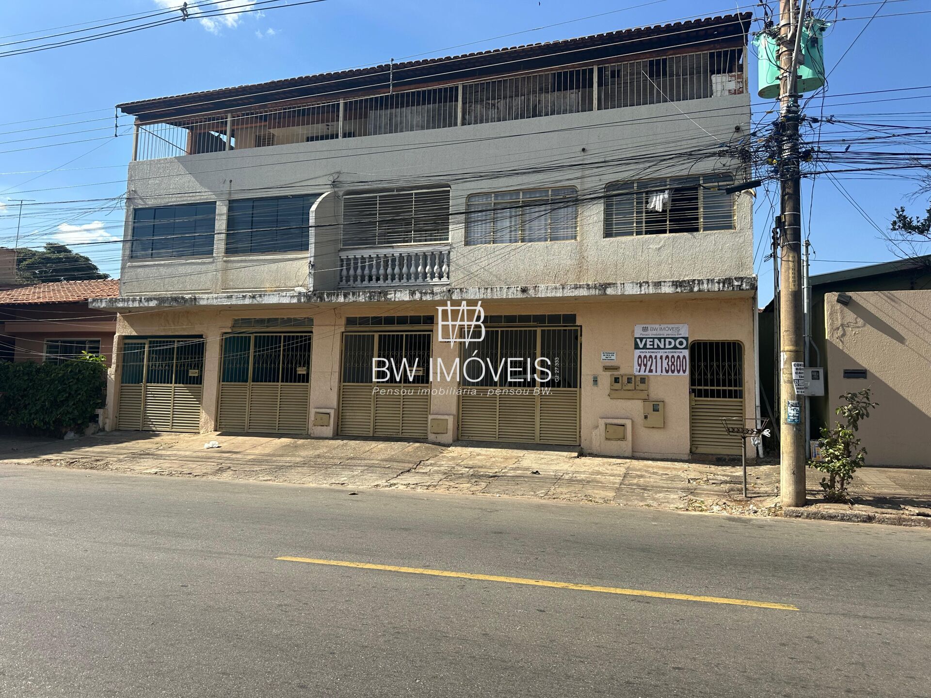 Casa Comercial à venda com 10 quartos, 360m² - Foto 1