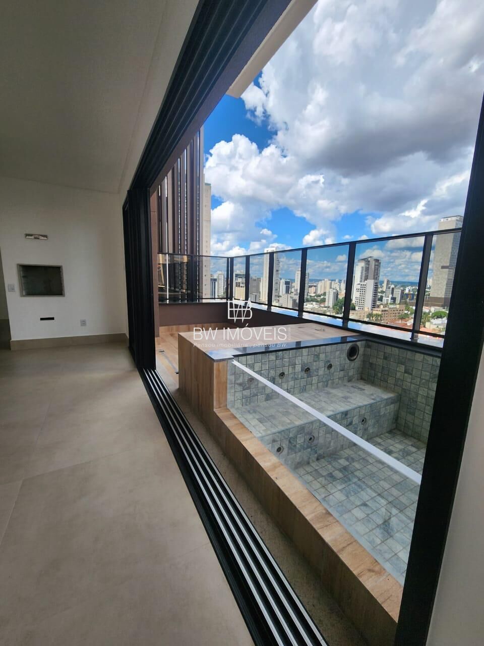 Apartamento à venda com 3 quartos, 244m² - Foto 2