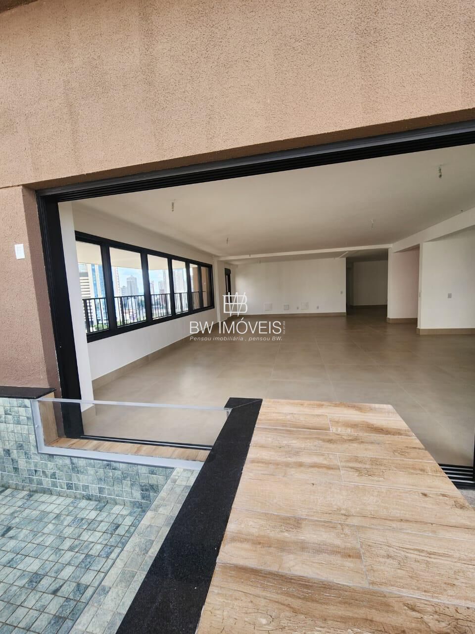 Apartamento à venda com 3 quartos, 244m² - Foto 1