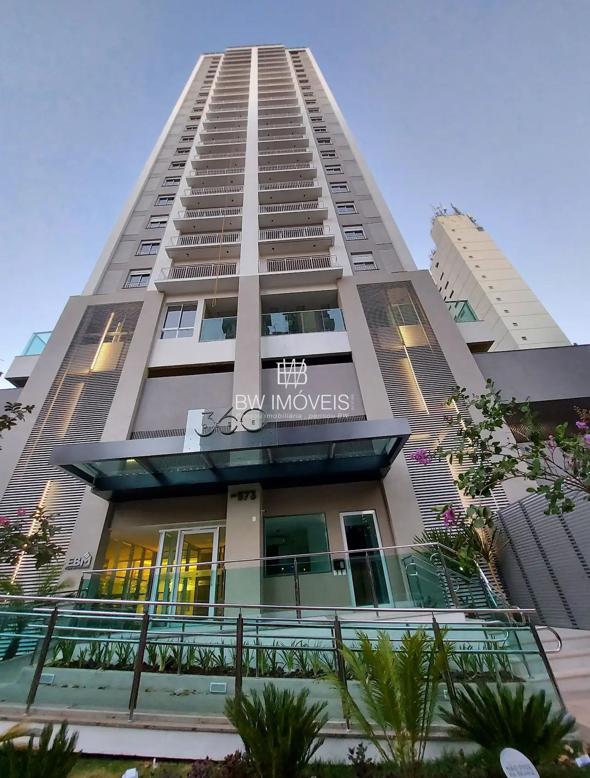 Apartamento à venda com 2 quartos, 66m² - Foto 2