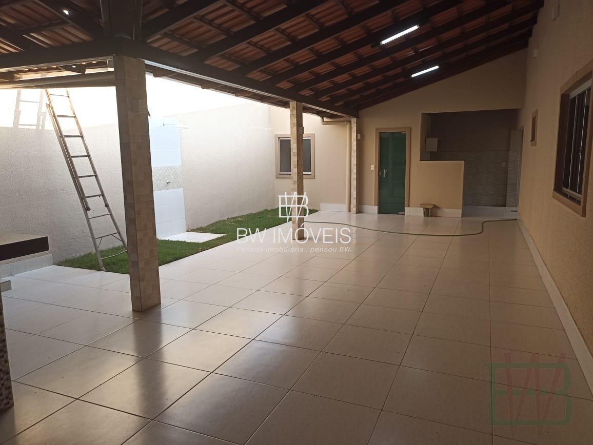 Casa à venda com 4 quartos, 260m² - Foto 3