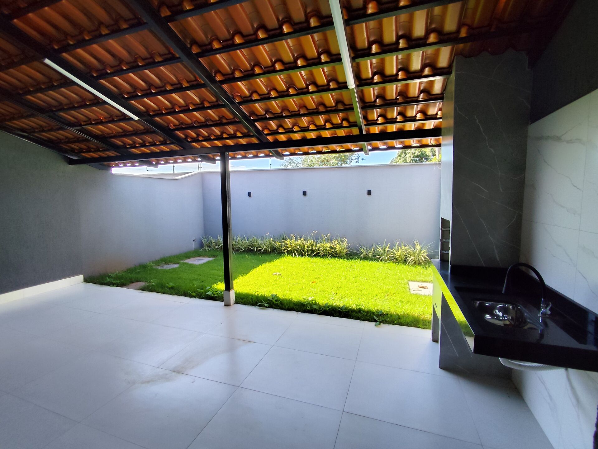 Casa à venda com 3 quartos, 120m² - Foto 1