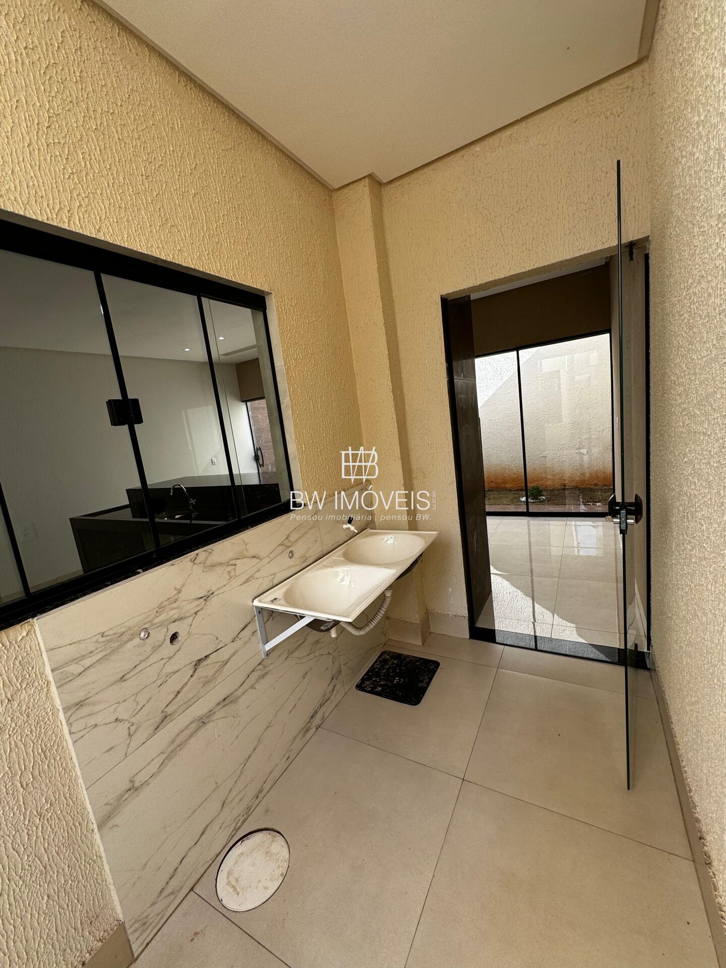 Casa à venda com 3 quartos, 120m² - Foto 3