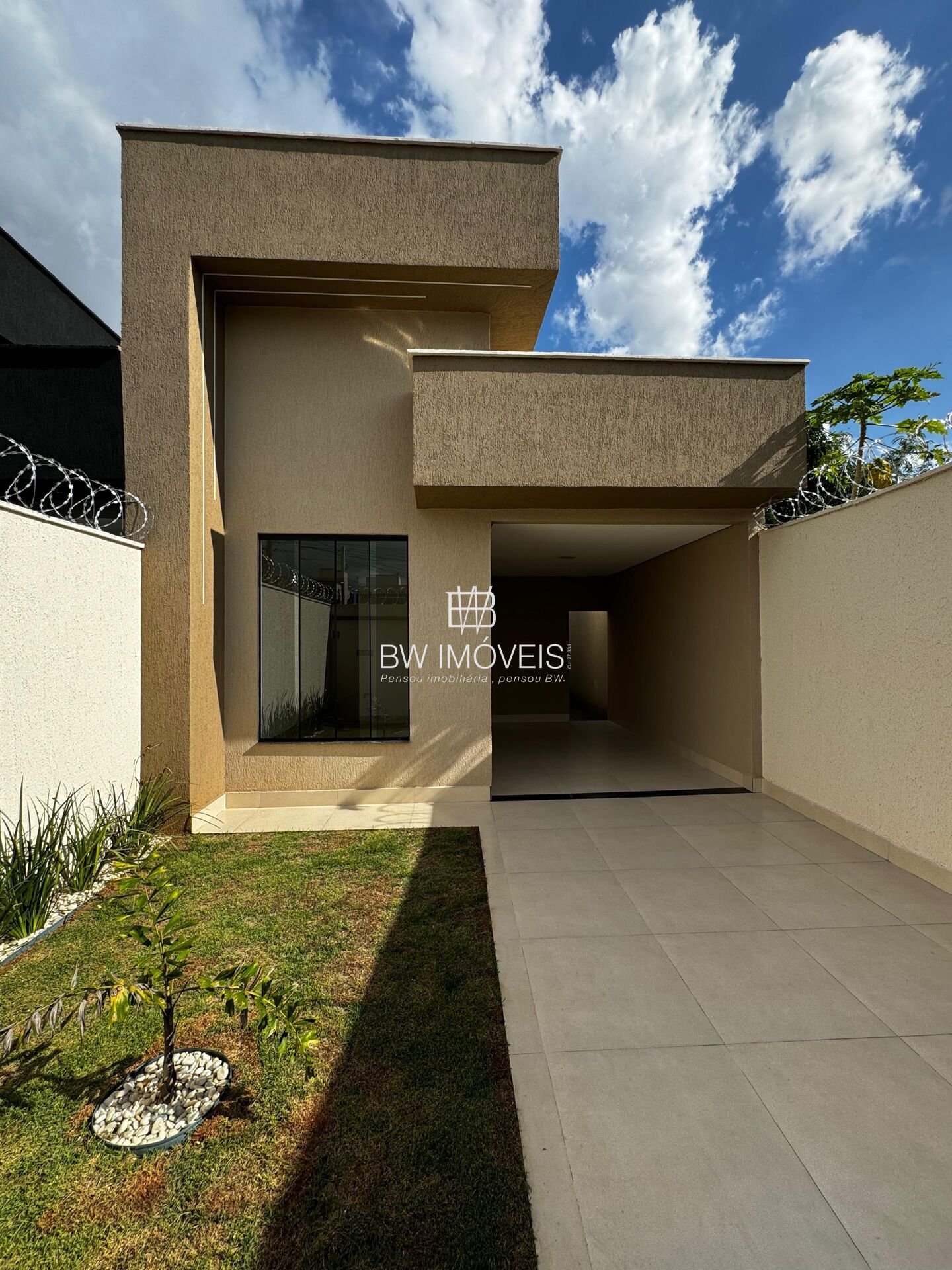 Casa à venda com 3 quartos, 120m² - Foto 1