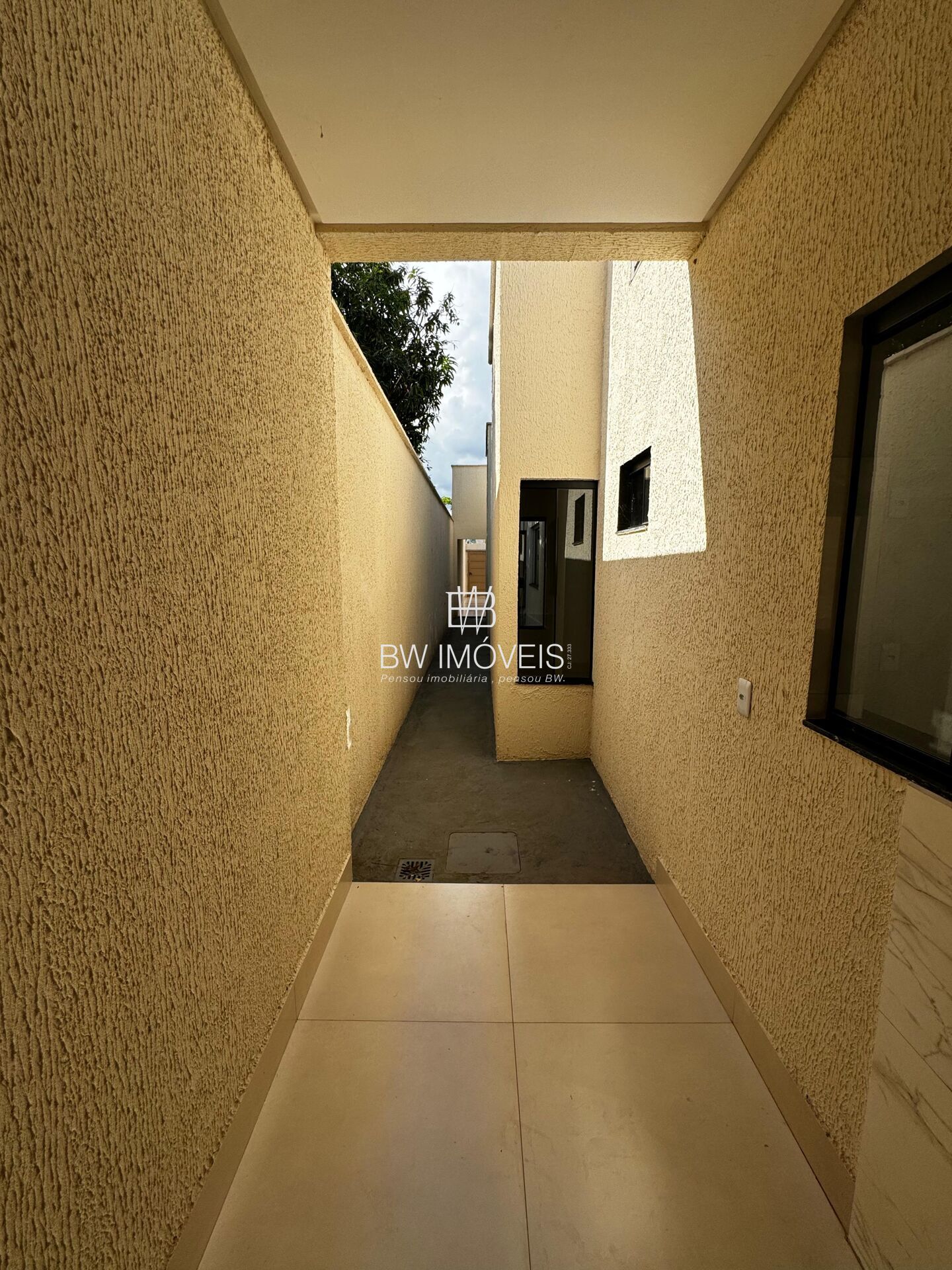 Casa à venda com 3 quartos, 120m² - Foto 2