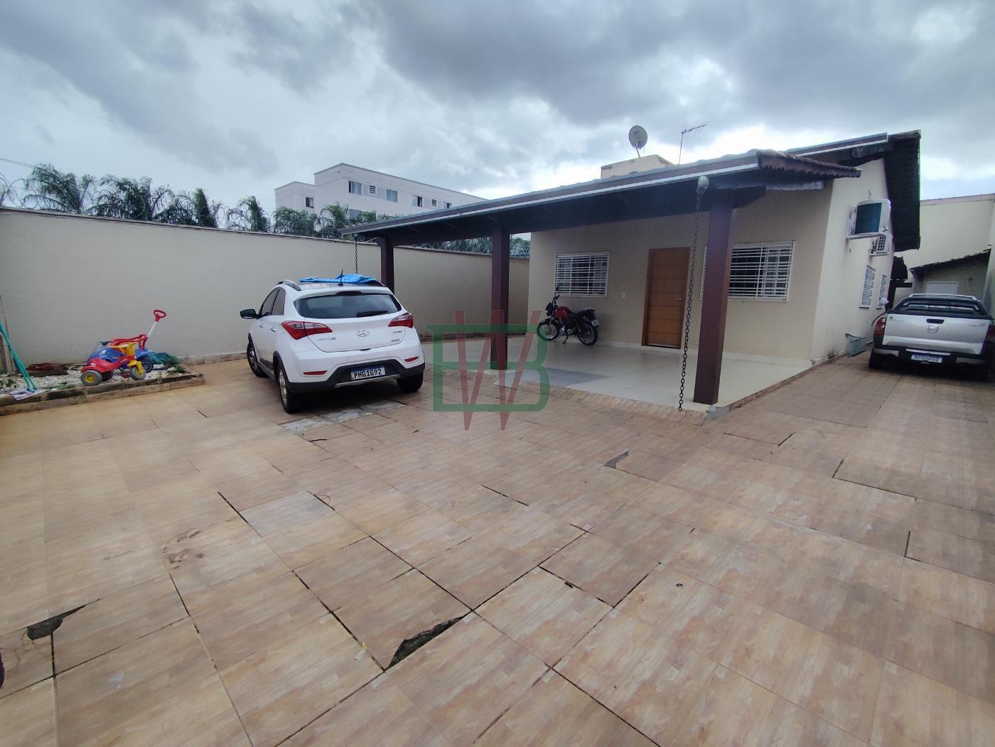 Casa à venda com 3 quartos, 300m² - Foto 1