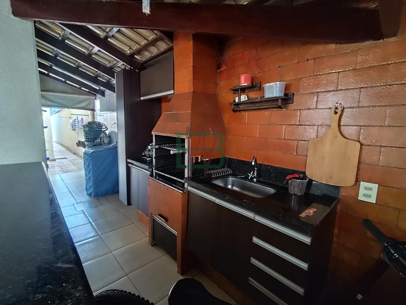 Casa à venda com 3 quartos, 300m² - Foto 35