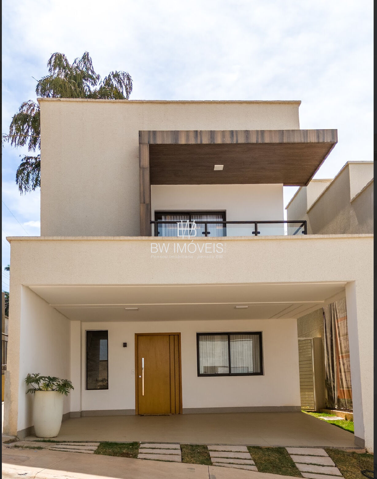 Sobrado à venda com 4 quartos, 164m² - Foto 1
