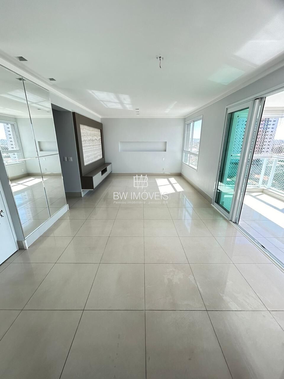 Apartamento à venda com 3 quartos, 126m² - Foto 1