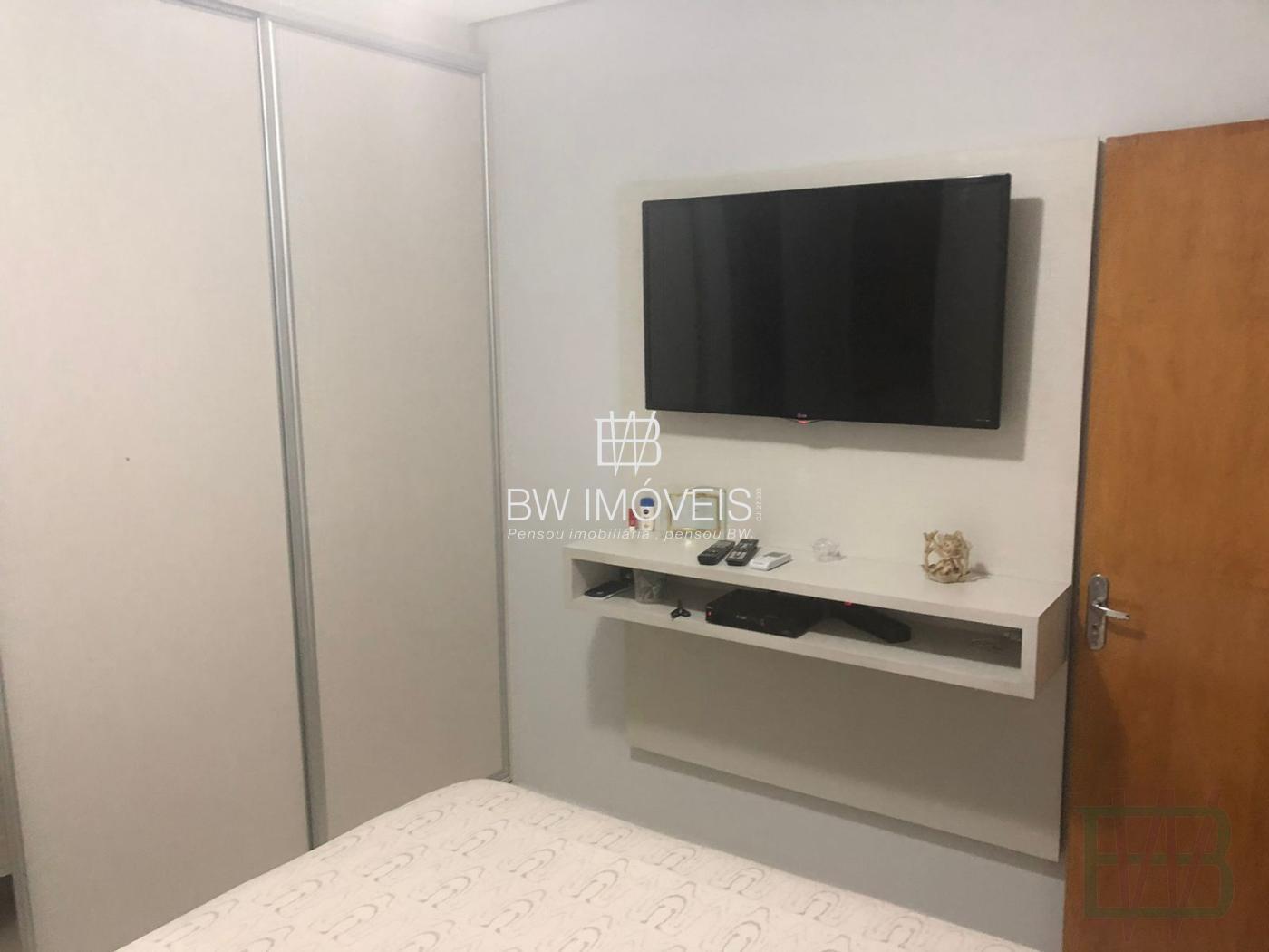 Apartamento à venda com 2 quartos, 80m² - Foto 1