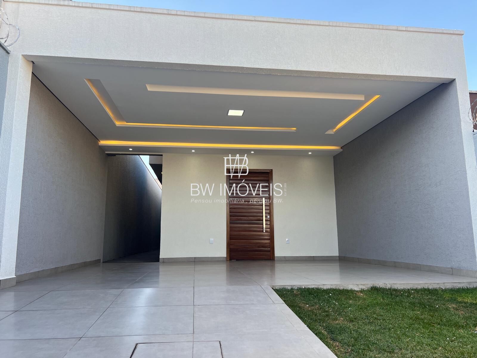Casa à venda com 3 quartos, 130m² - Foto 1