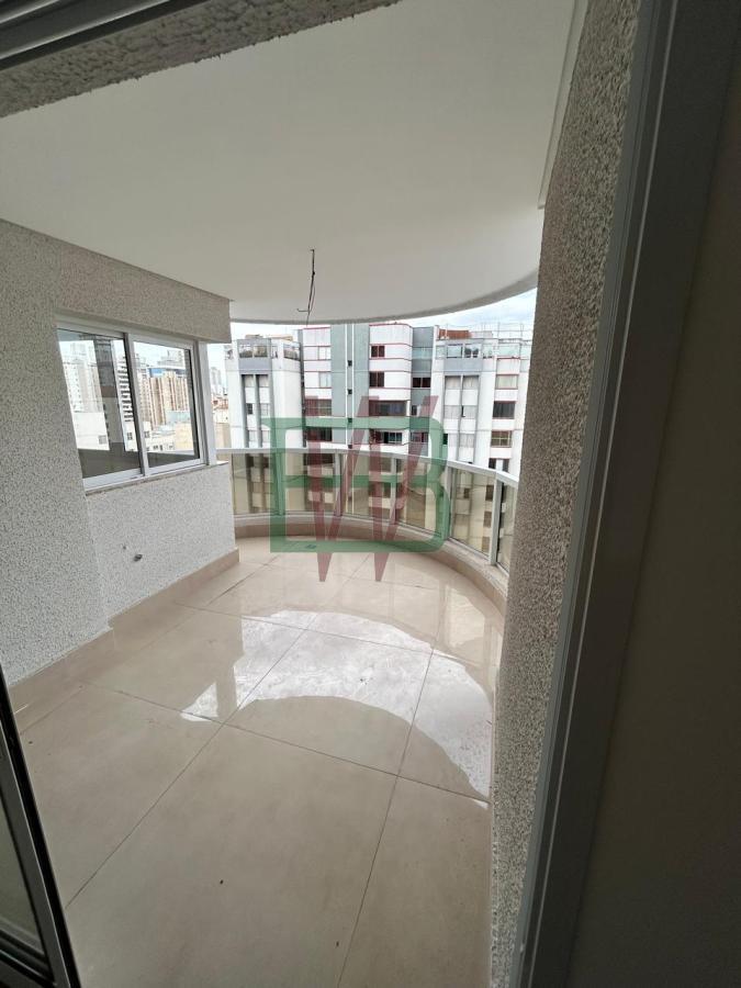 Apartamento à venda com 3 quartos, 150m² - Foto 4