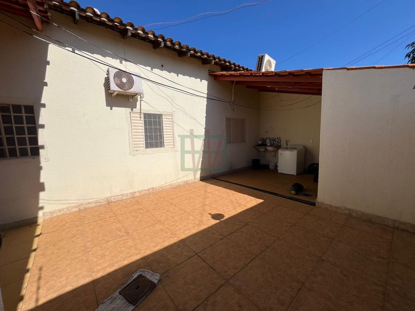 Casa à venda com 3 quartos, 204m² - Foto 2