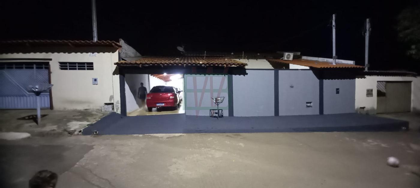 Casa à venda com 3 quartos, 204m² - Foto 1