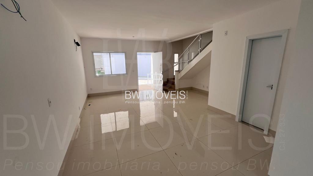 Sobrado à venda com 3 quartos, 143m² - Foto 1