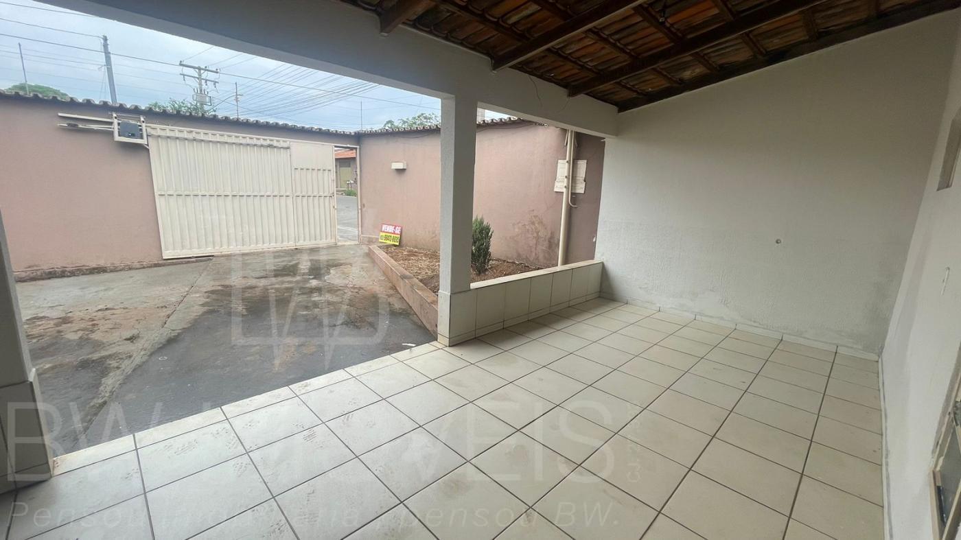 Casa à venda com 3 quartos, 180m² - Foto 1