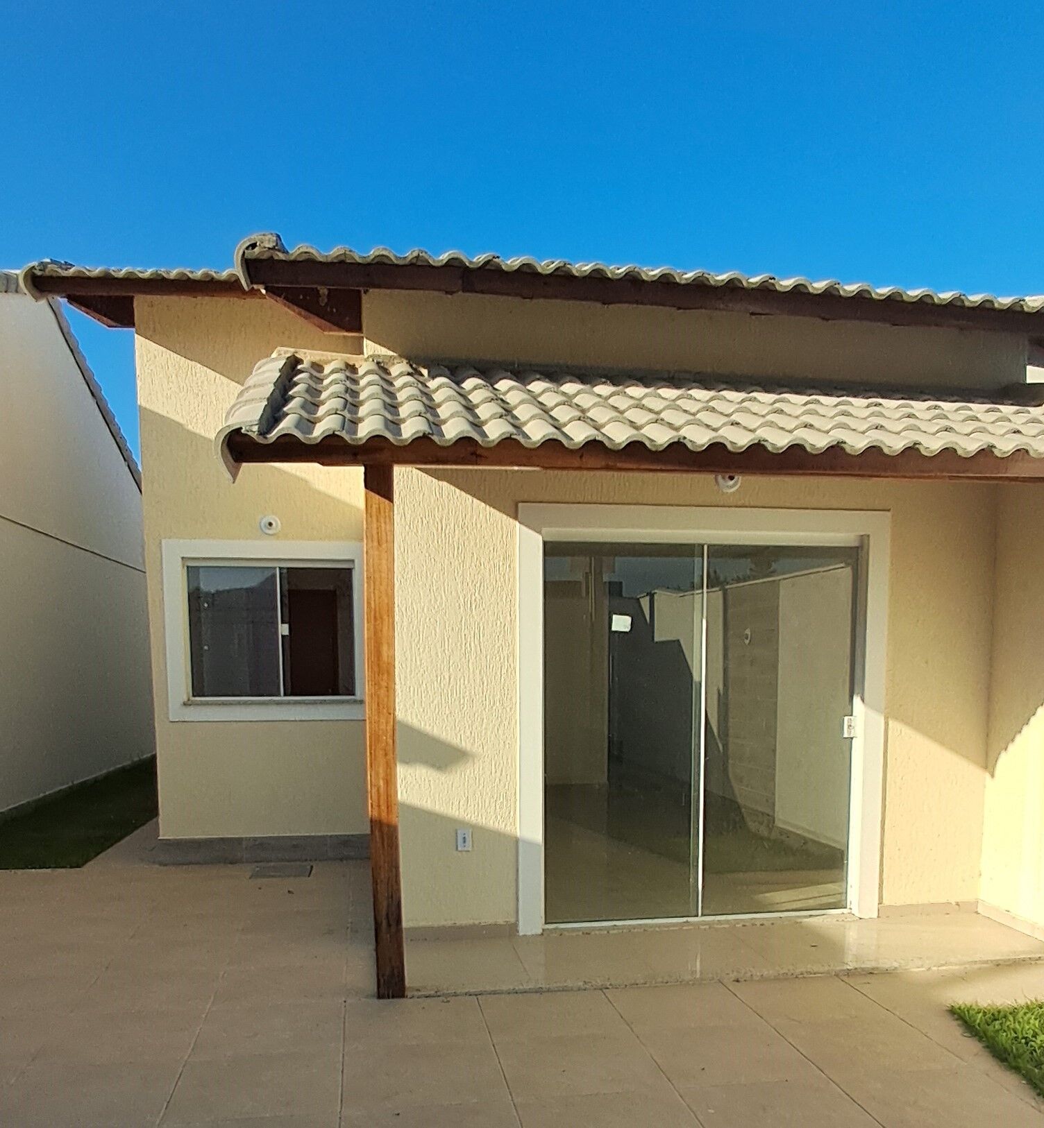 Casa à venda com 2 quartos, 69m² - Foto 1