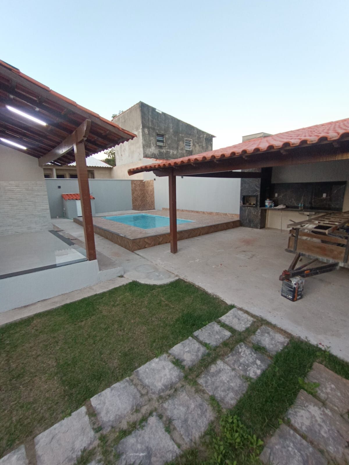 Casa à venda com 2 quartos, 120m² - Foto 1