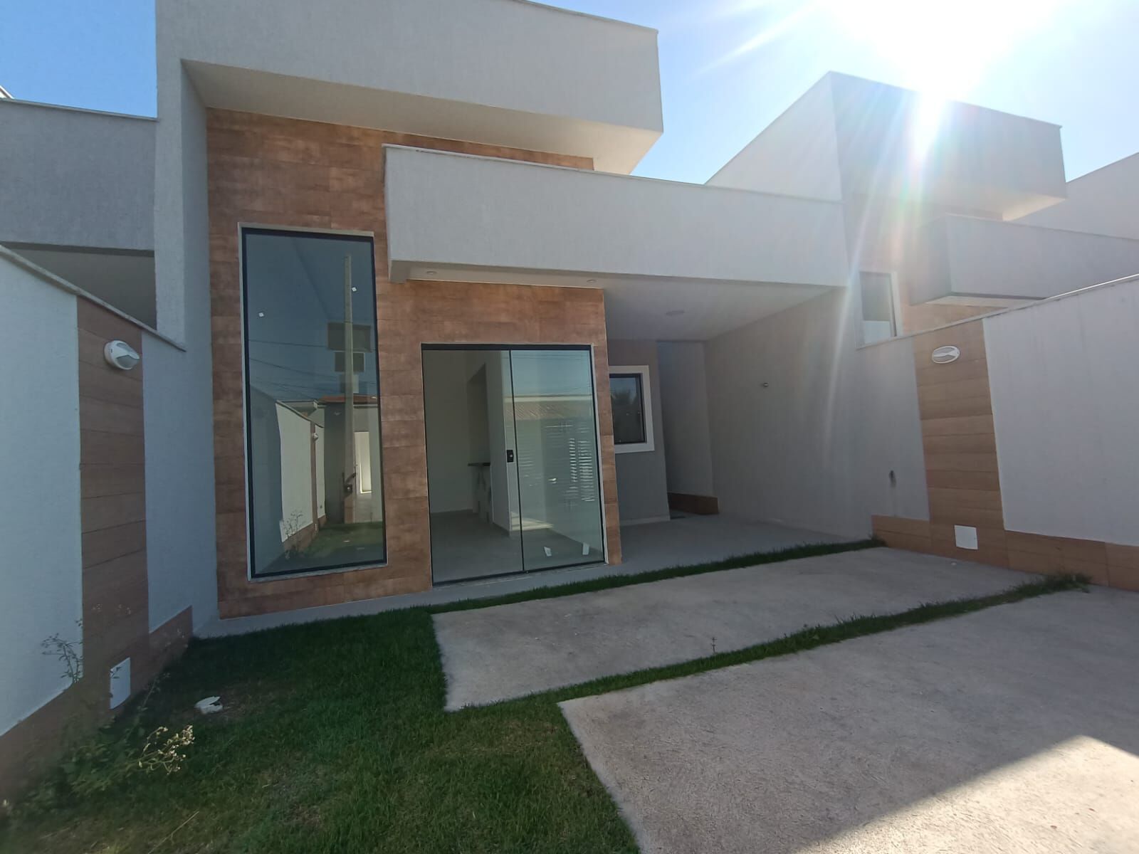 Casa à venda com 3 quartos, 100m² - Foto 1