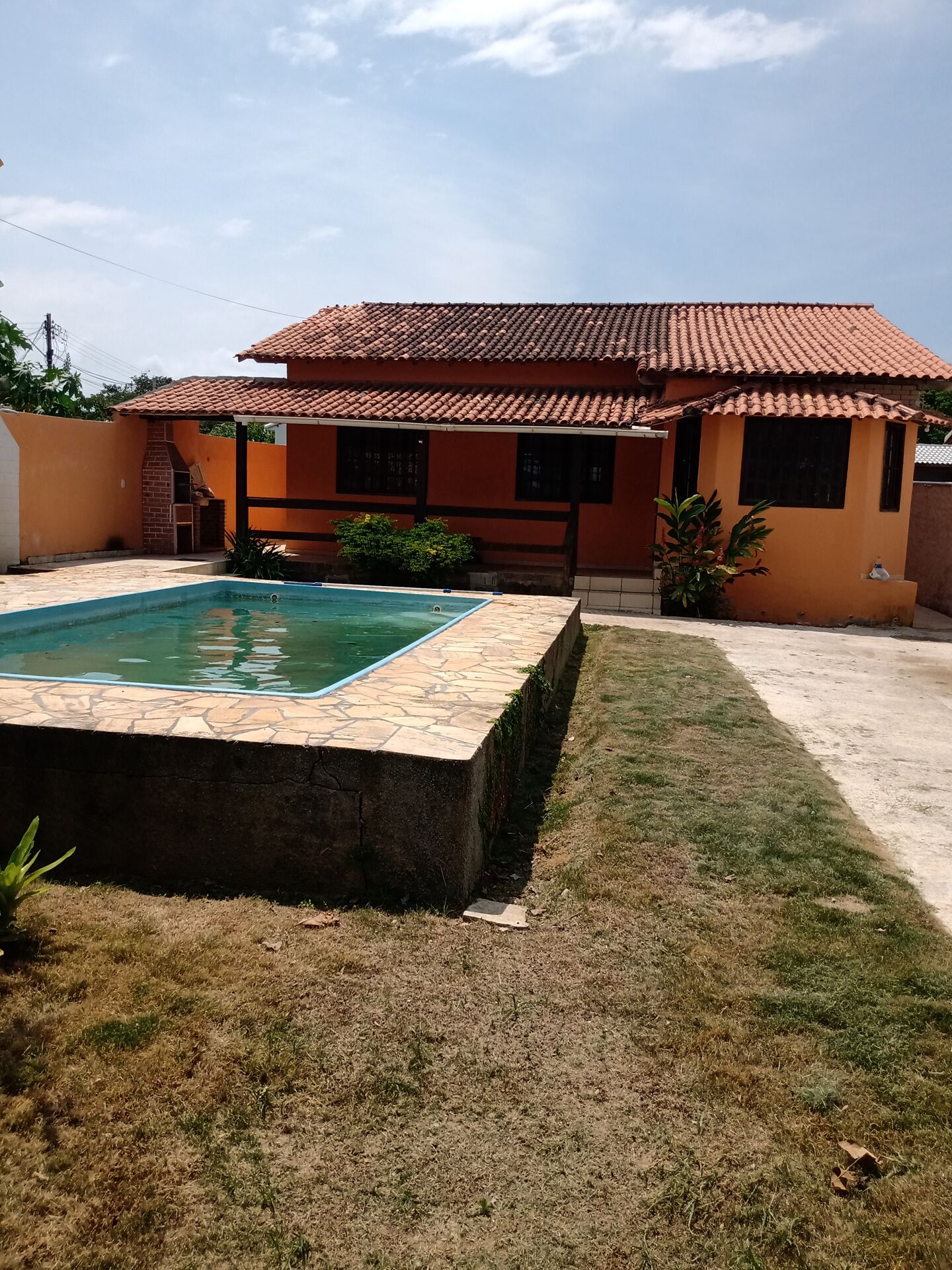 Casa à venda com 3 quartos, 100m² - Foto 1