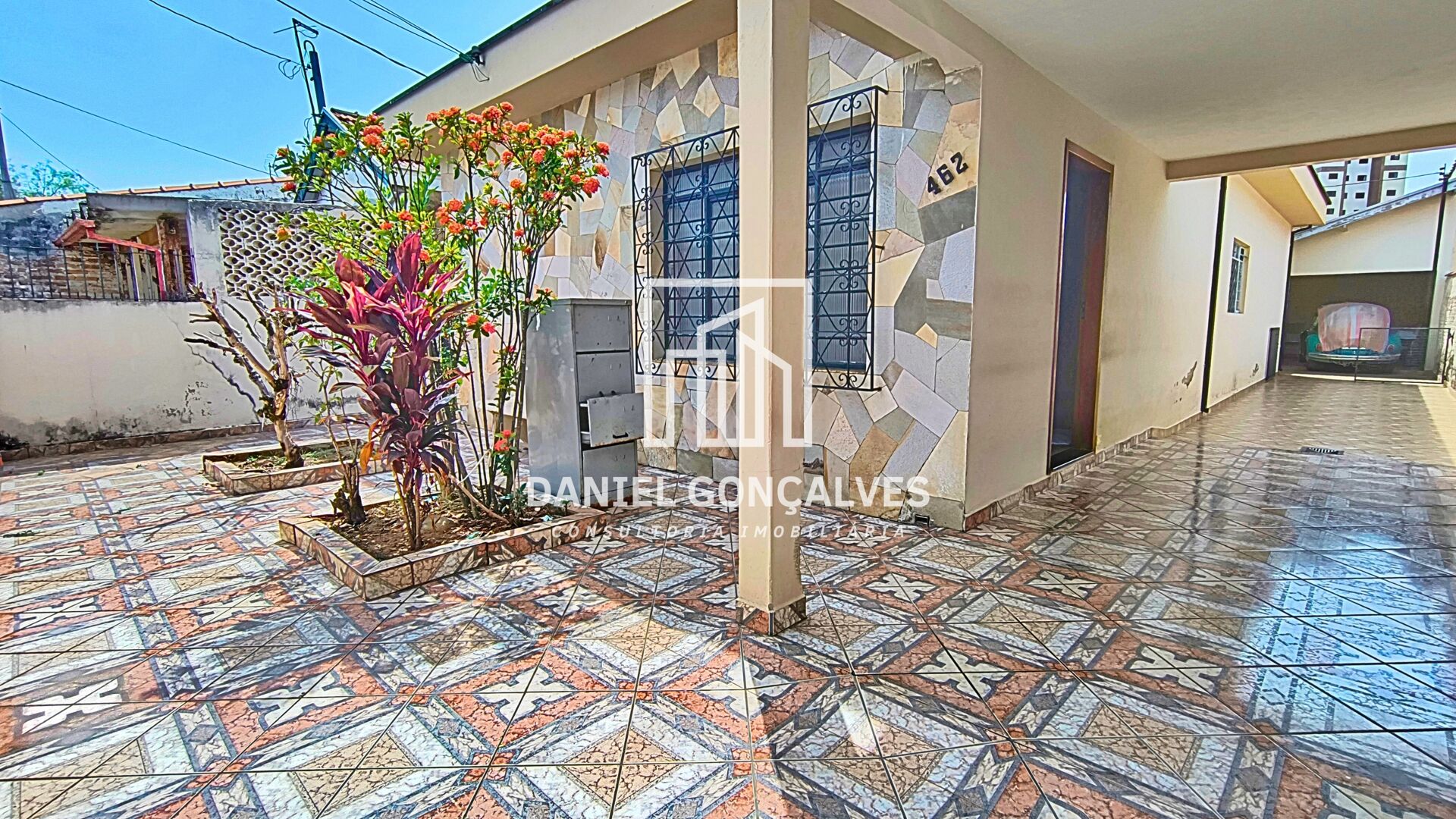 Casa à venda com 3 quartos, 240m² - Foto 1