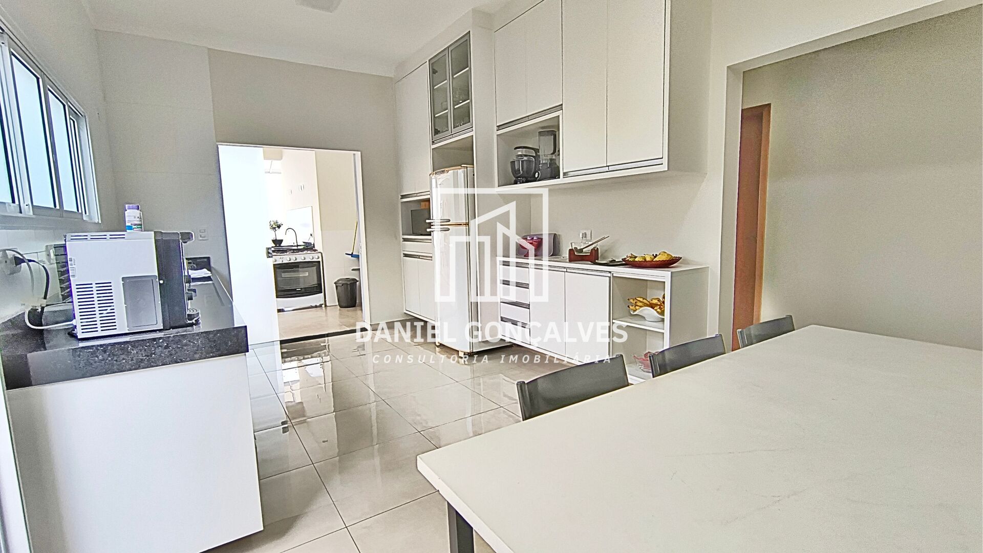 Casa à venda com 3 quartos, 200m² - Foto 13