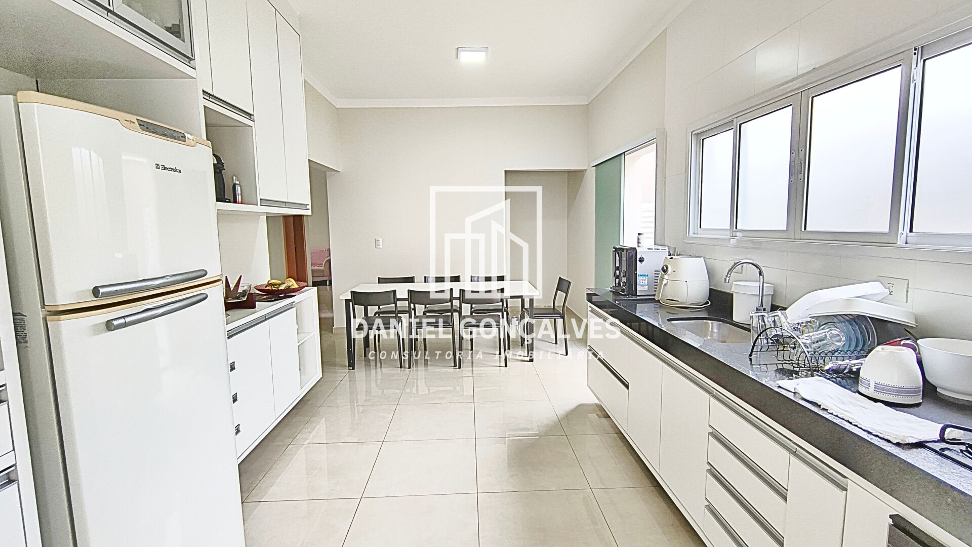 Casa à venda com 3 quartos, 200m² - Foto 14