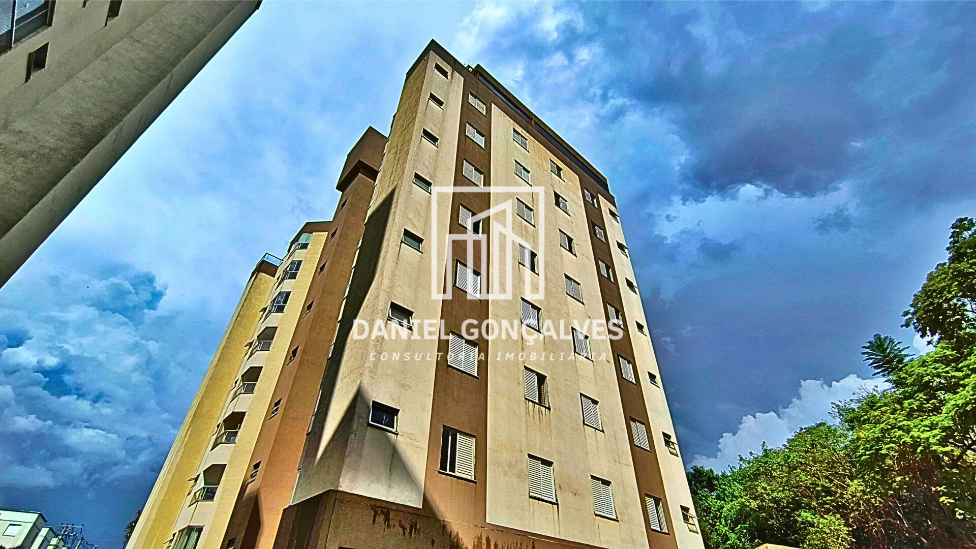 Apartamento à venda com 2 quartos, 67m² - Foto 2