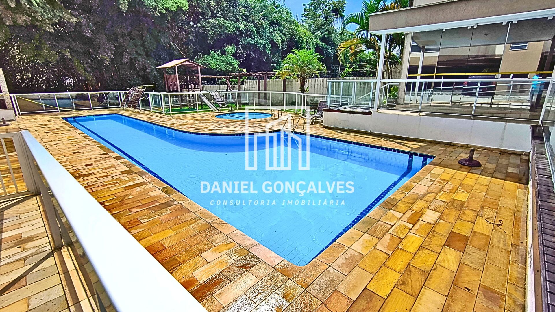 Apartamento à venda com 2 quartos, 67m² - Foto 3