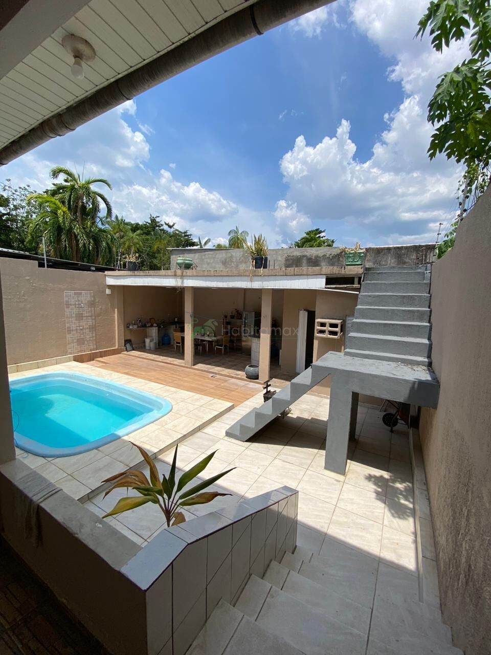 Casa à venda com 3 quartos, 250m² - Foto 1