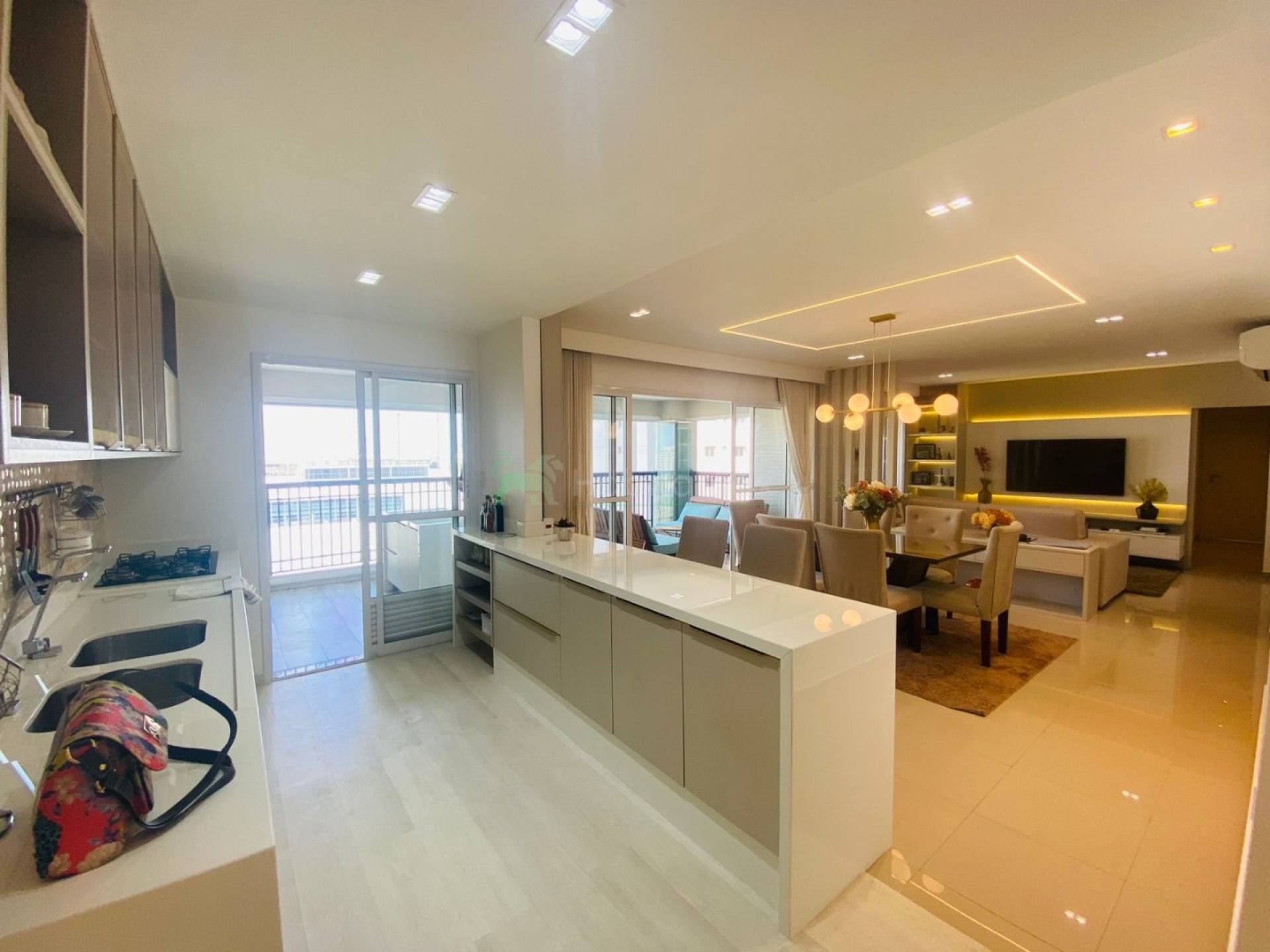 Apartamento para alugar com 3 quartos, 169m² - Foto 3