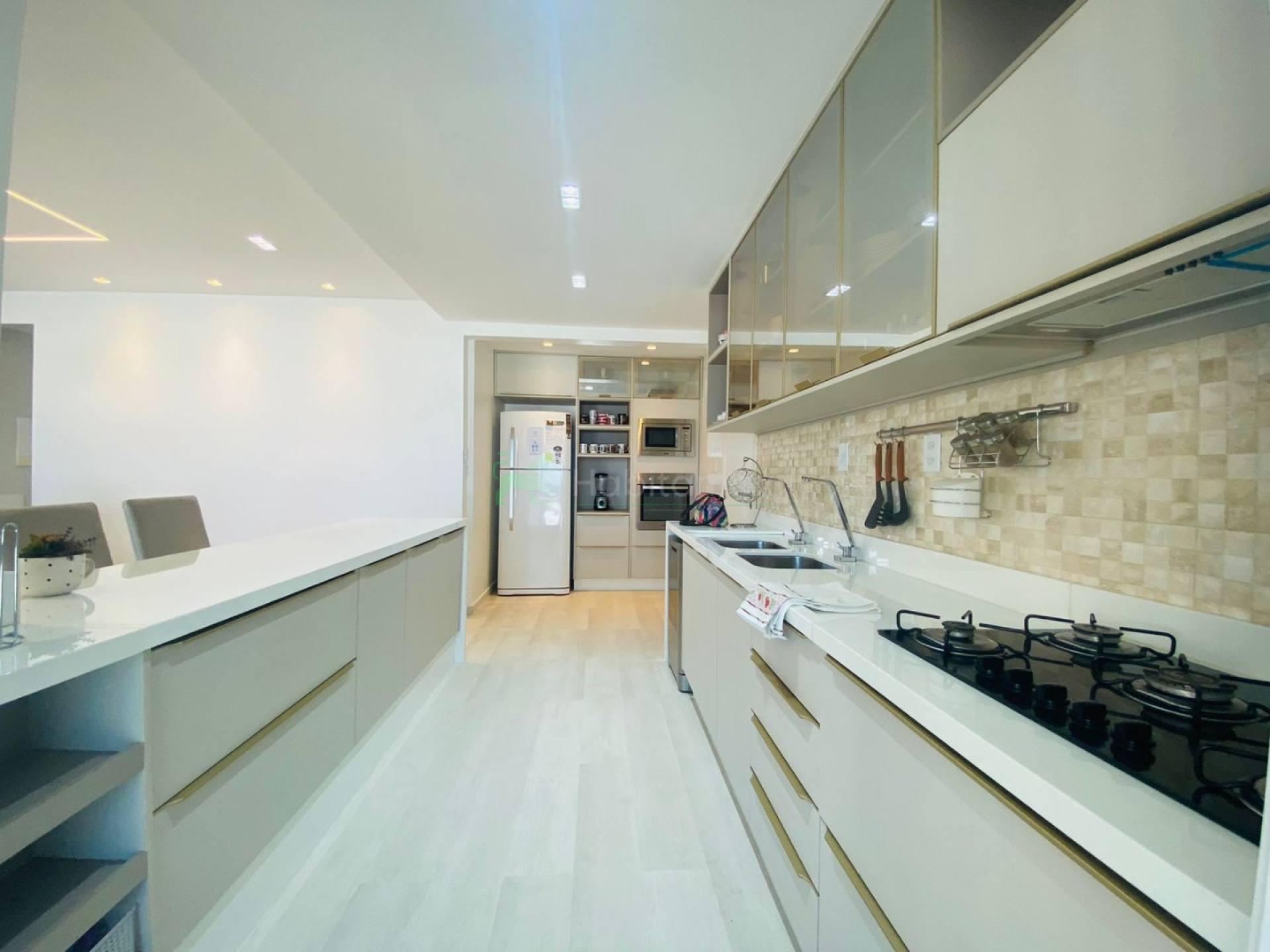 Apartamento para alugar com 3 quartos, 169m² - Foto 8