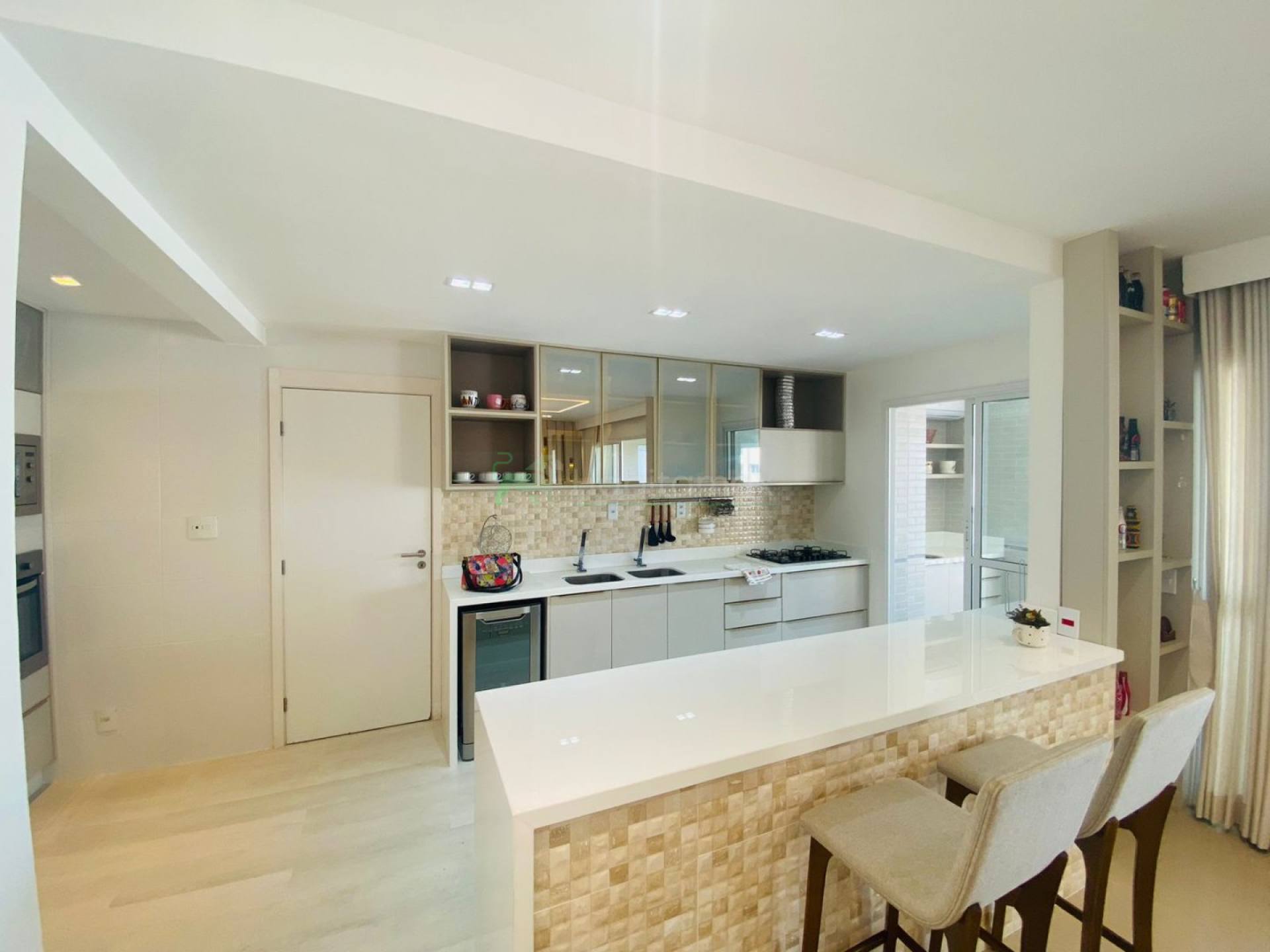 Apartamento para alugar com 3 quartos, 169m² - Foto 11