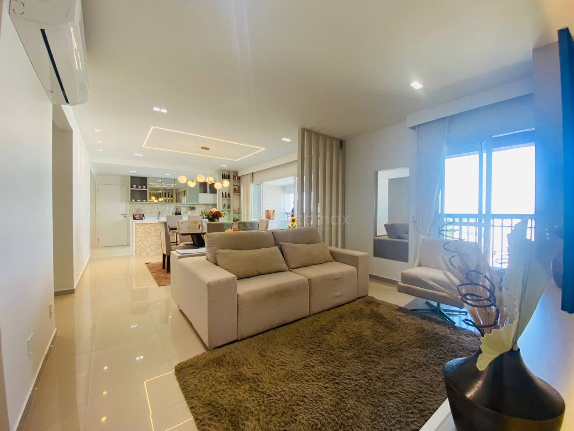 Apartamento para alugar com 3 quartos, 169m² - Foto 2