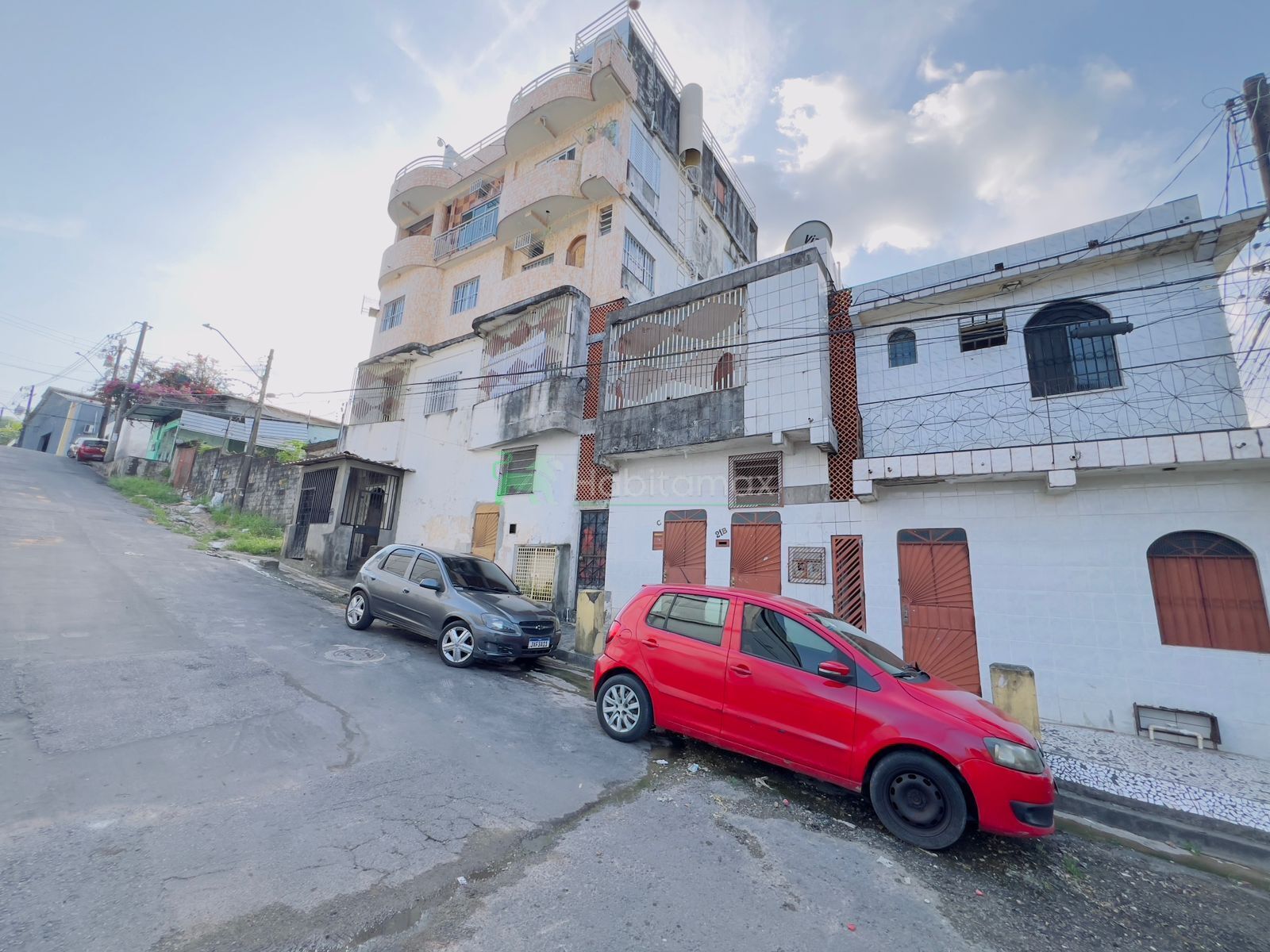 Casa à venda com 7 quartos, 200m² - Foto 1
