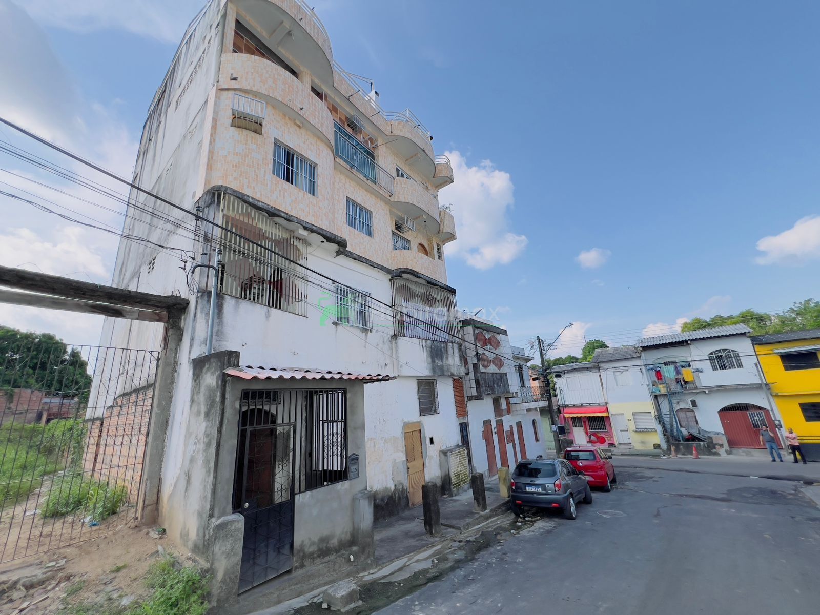 Casa à venda com 7 quartos, 200m² - Foto 3