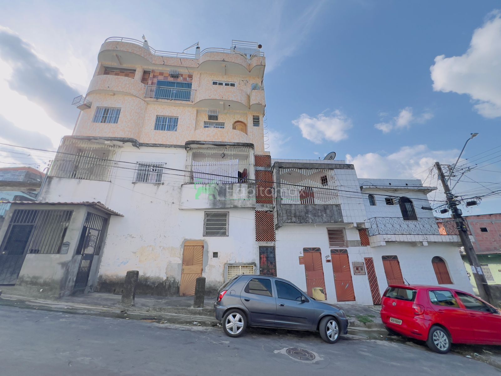 Casa à venda com 7 quartos, 200m² - Foto 2