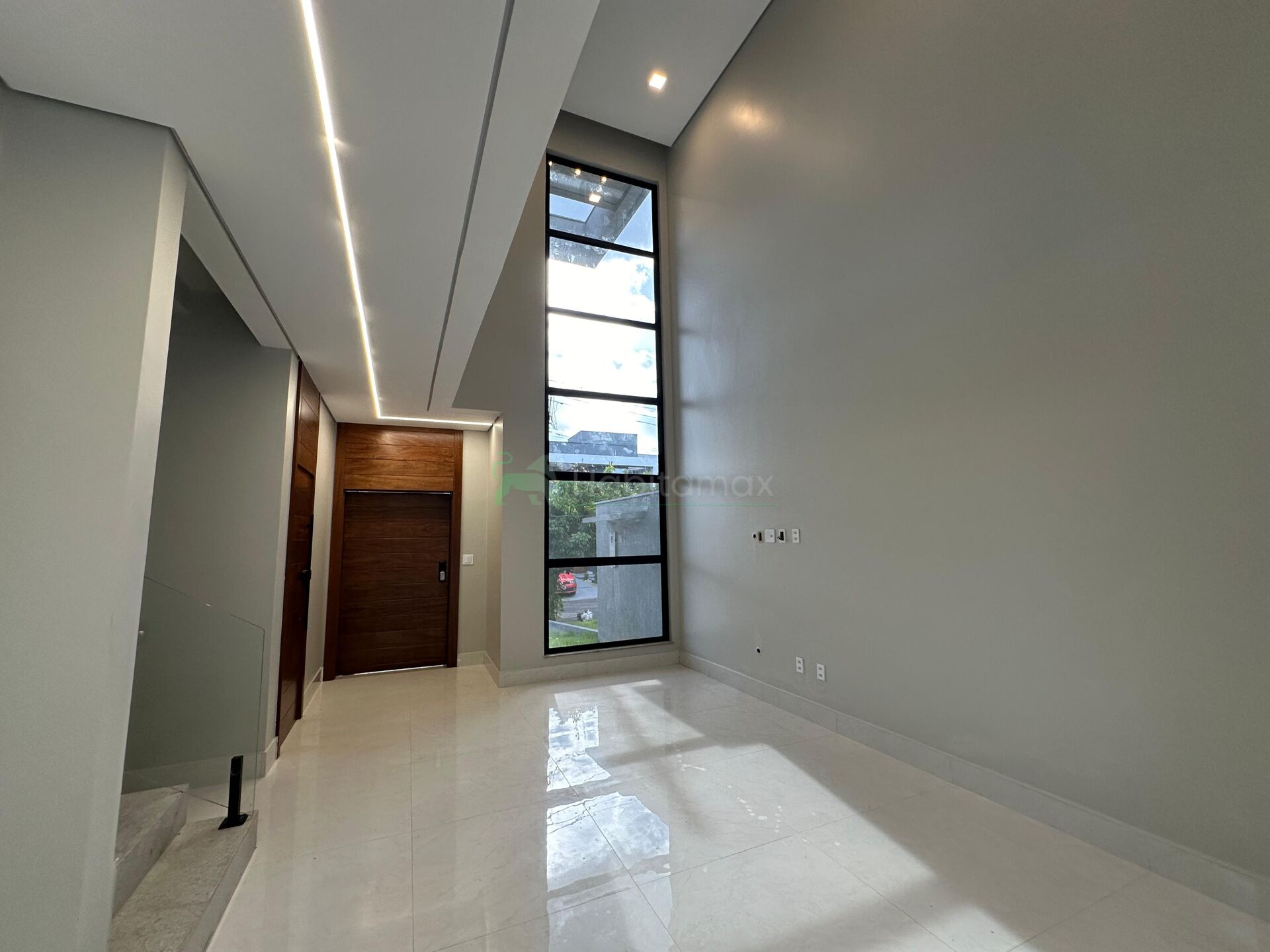 Casa à venda com 3 quartos, 240m² - Foto 2