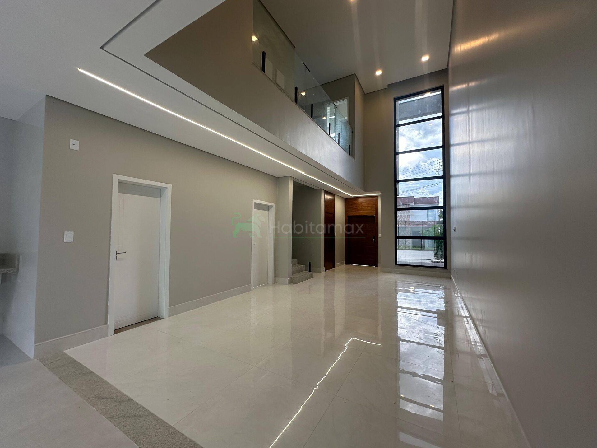 Casa à venda com 3 quartos, 240m² - Foto 1