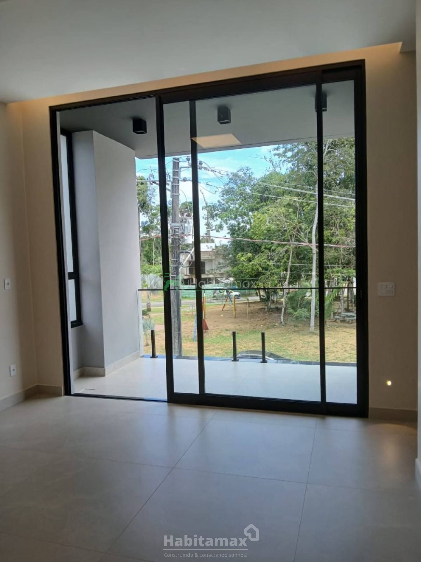 Casa à venda com 4 quartos, 311m² - Foto 2