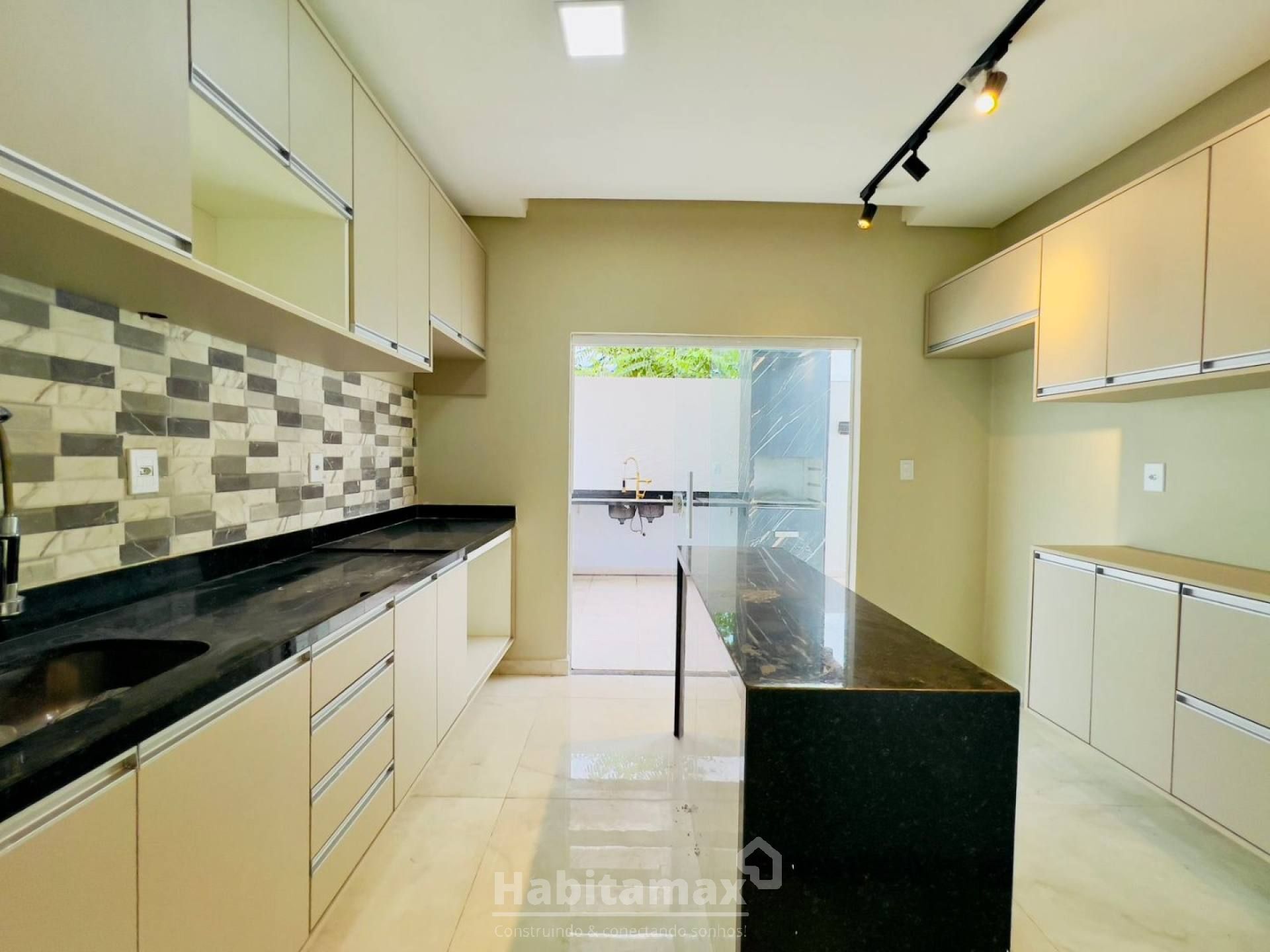 Casa de Condomínio à venda com 3 quartos, 251m² - Foto 9