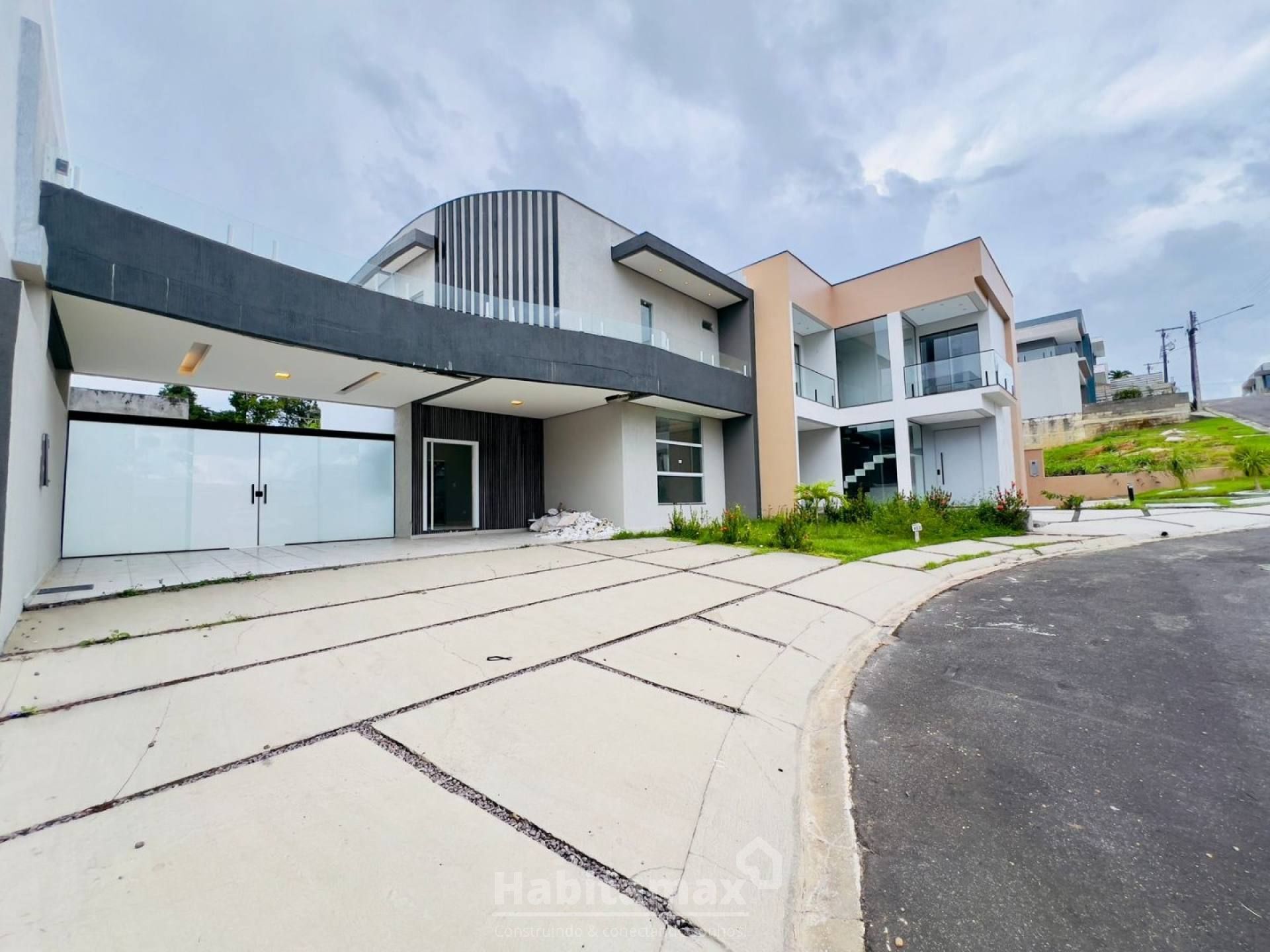 Casa de Condomínio à venda com 3 quartos, 251m² - Foto 1