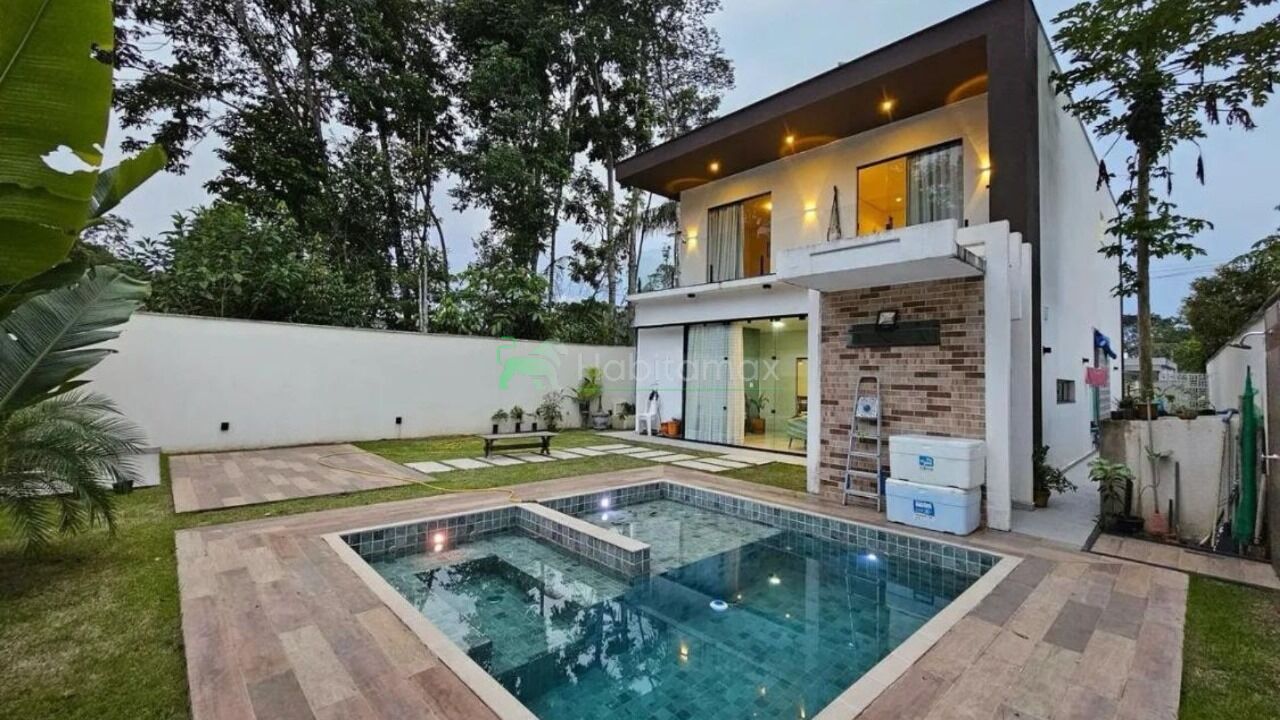 Casa à venda com 4 quartos, 236m² - Foto 1