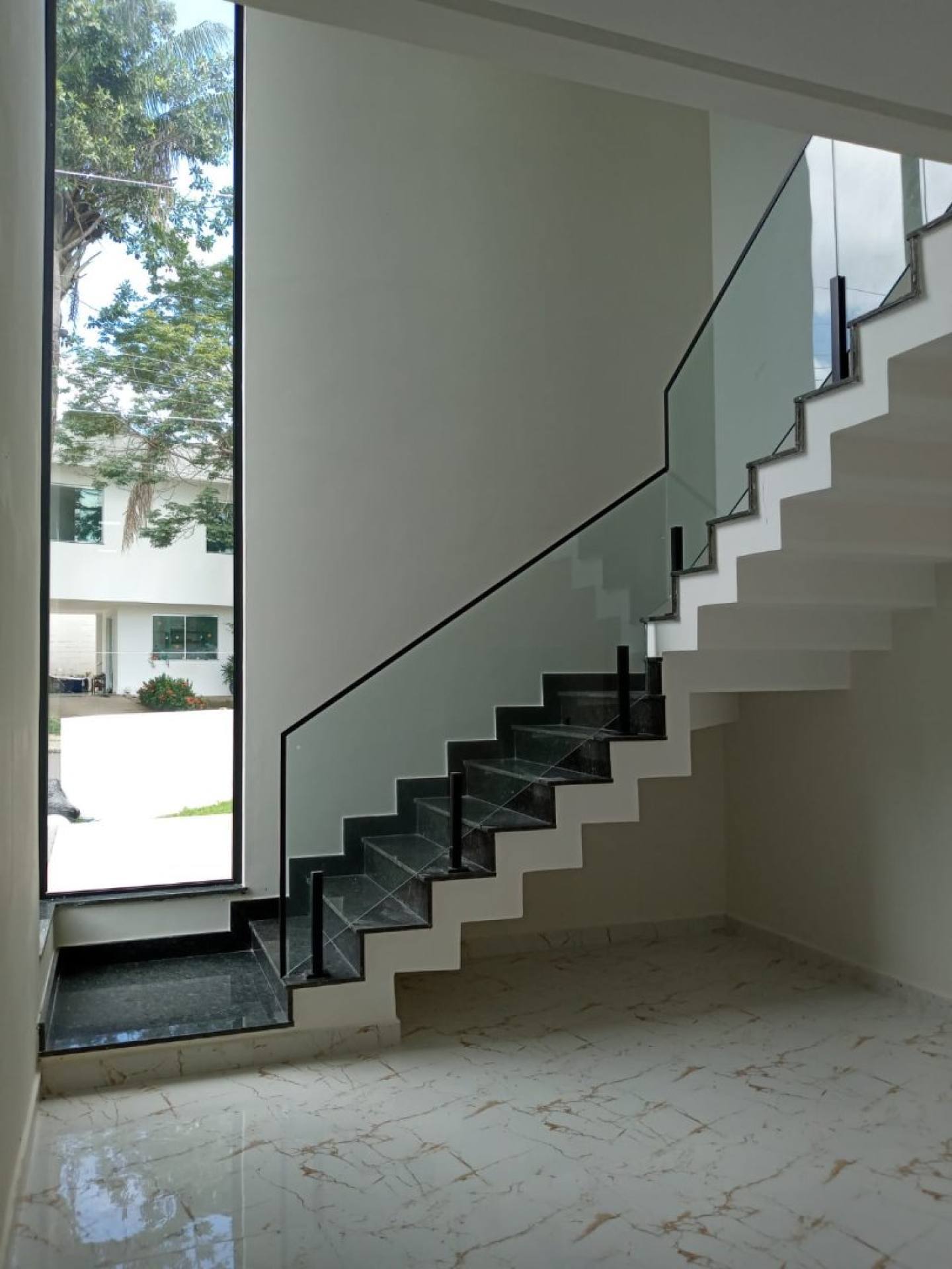 Casa à venda com 4 quartos, 270m² - Foto 2