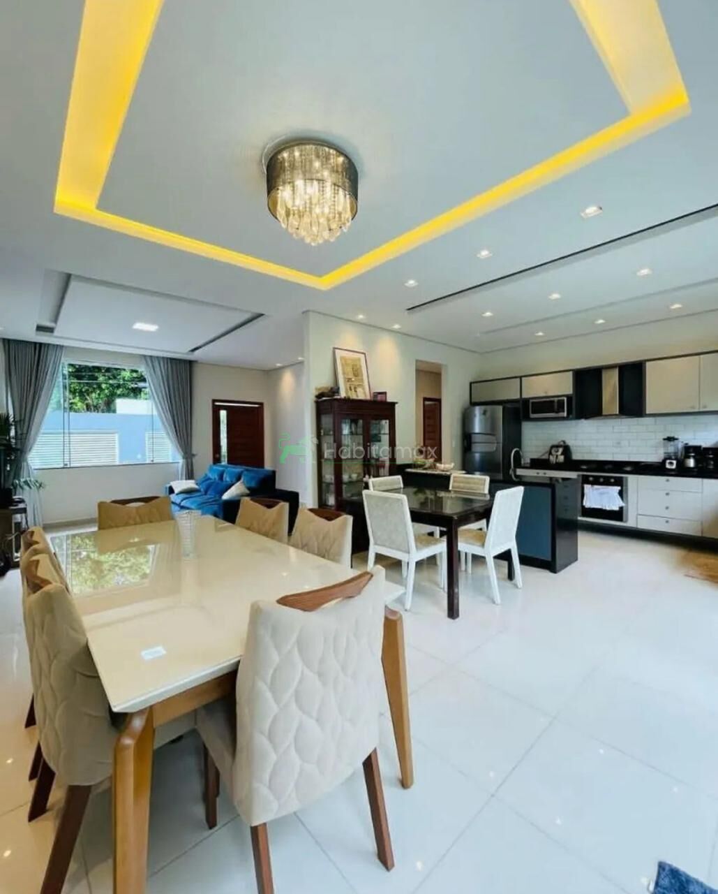 Casa para alugar com 4 quartos, 600m² - Foto 1